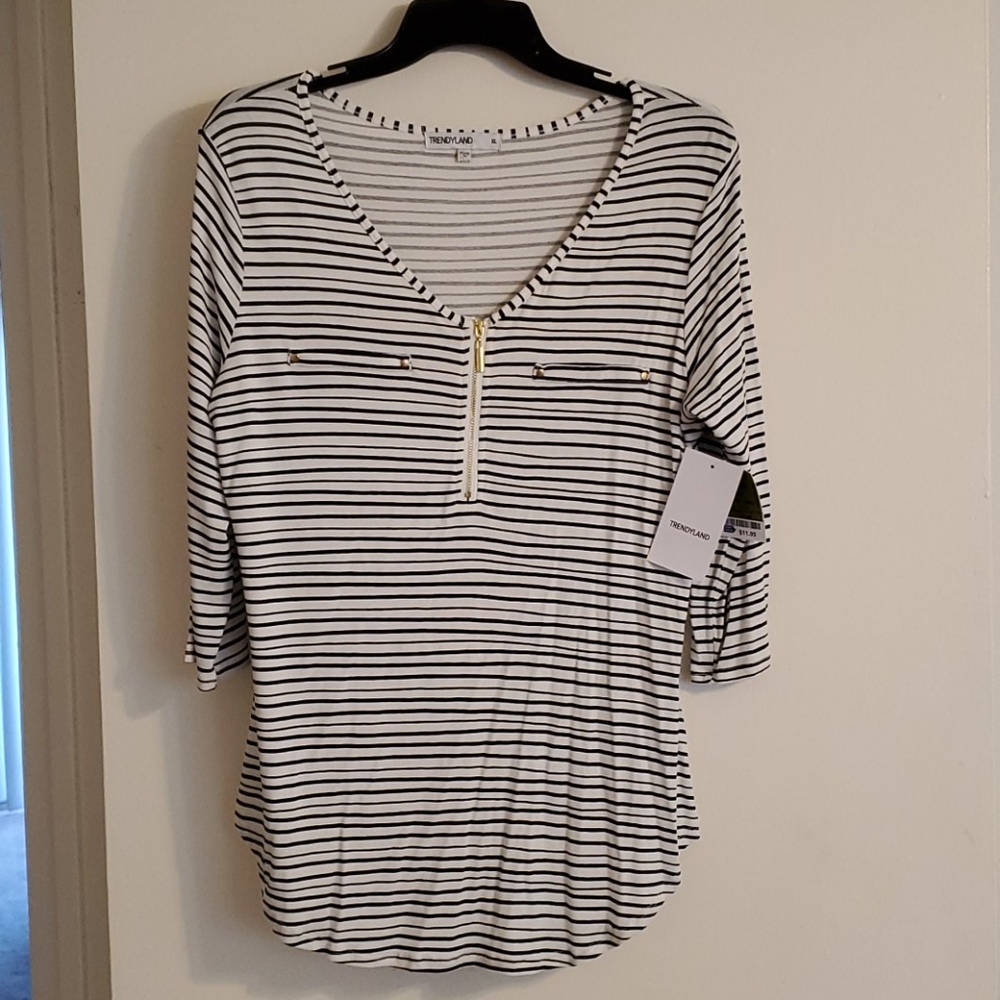 Mid length sleeved blouse